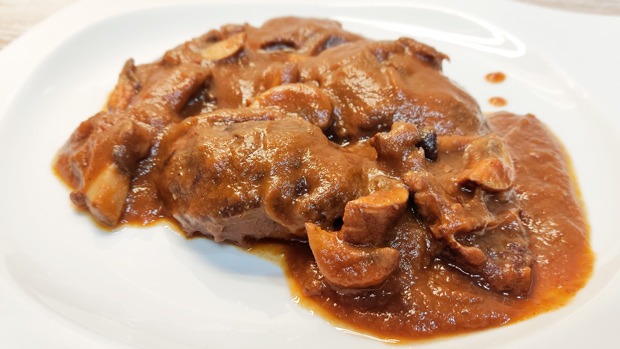 Galtes de porc guisades